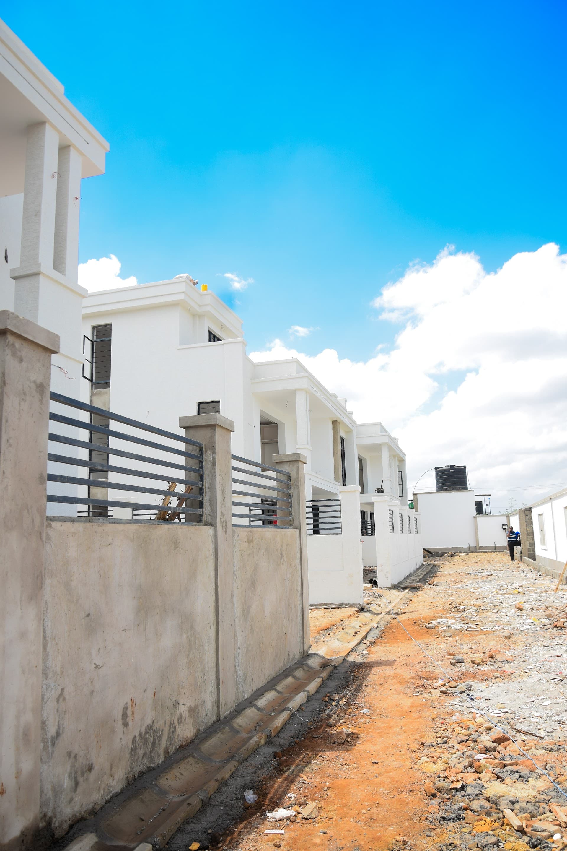 Dry Season vs Rainy Season Painting in Kenya: Climate Strategies Across 17 Counties