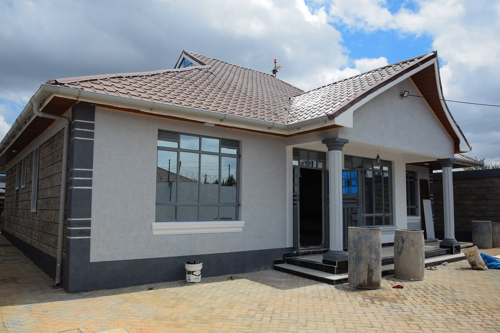 Textured Wall Finishes in Kenya: Ruff N Tuff, Coral, and Marble Trowel Guide